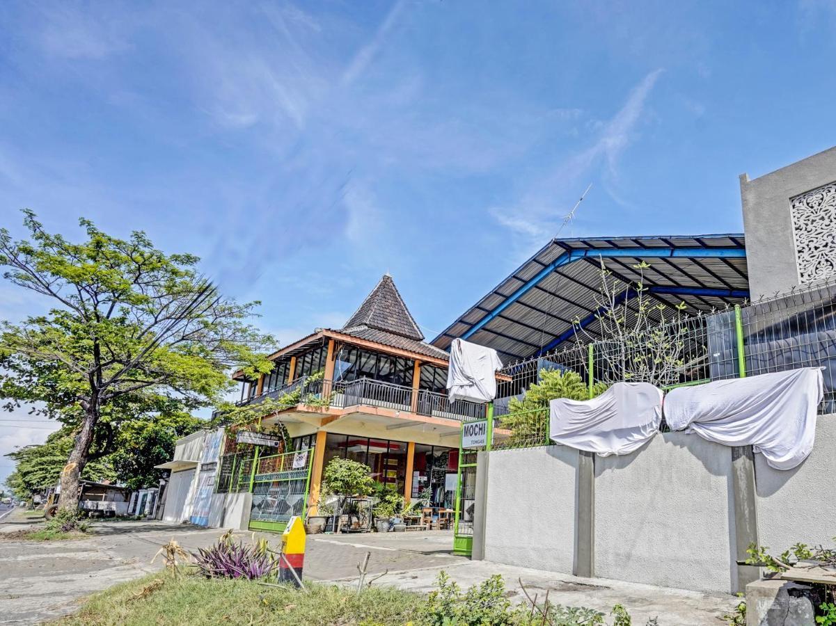 Oyo 90943 Mochi 88 Homestay Probolinggo Exterior photo
