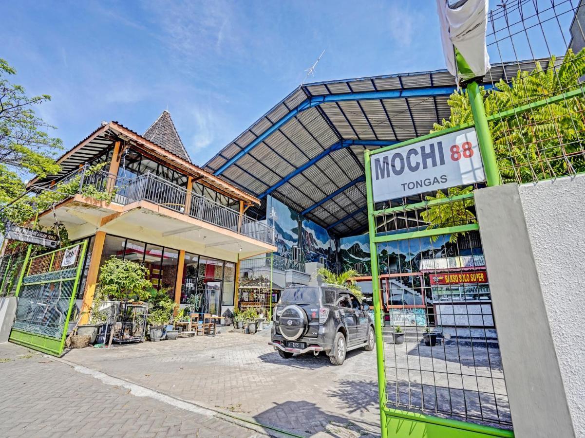 Oyo 90943 Mochi 88 Homestay Probolinggo Exterior photo