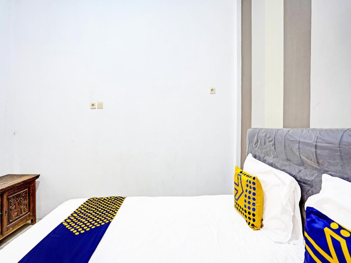 Oyo 90943 Mochi 88 Homestay Probolinggo Exterior photo