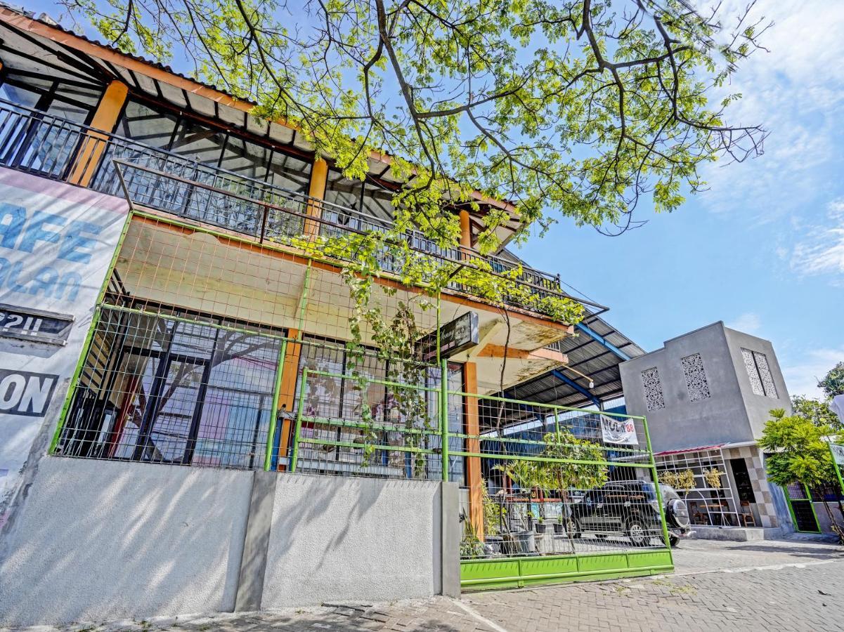 Oyo 90943 Mochi 88 Homestay Probolinggo Exterior photo